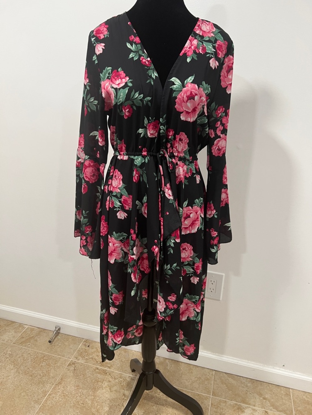 Like New❤️🖤Black Floral Cover Up Dress with Pink Roses